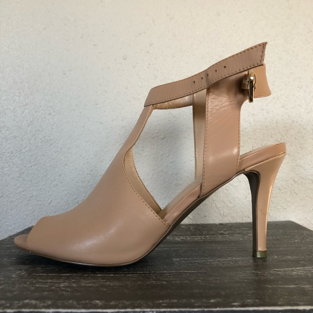Comfortable tan heels